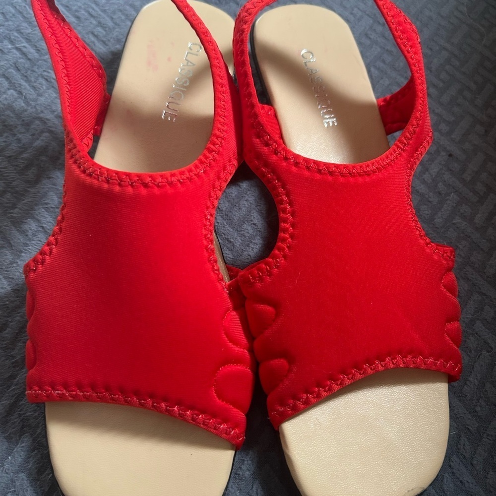 Classique Red Women's Sandals sz 11W nwot - Picture 2 of 5